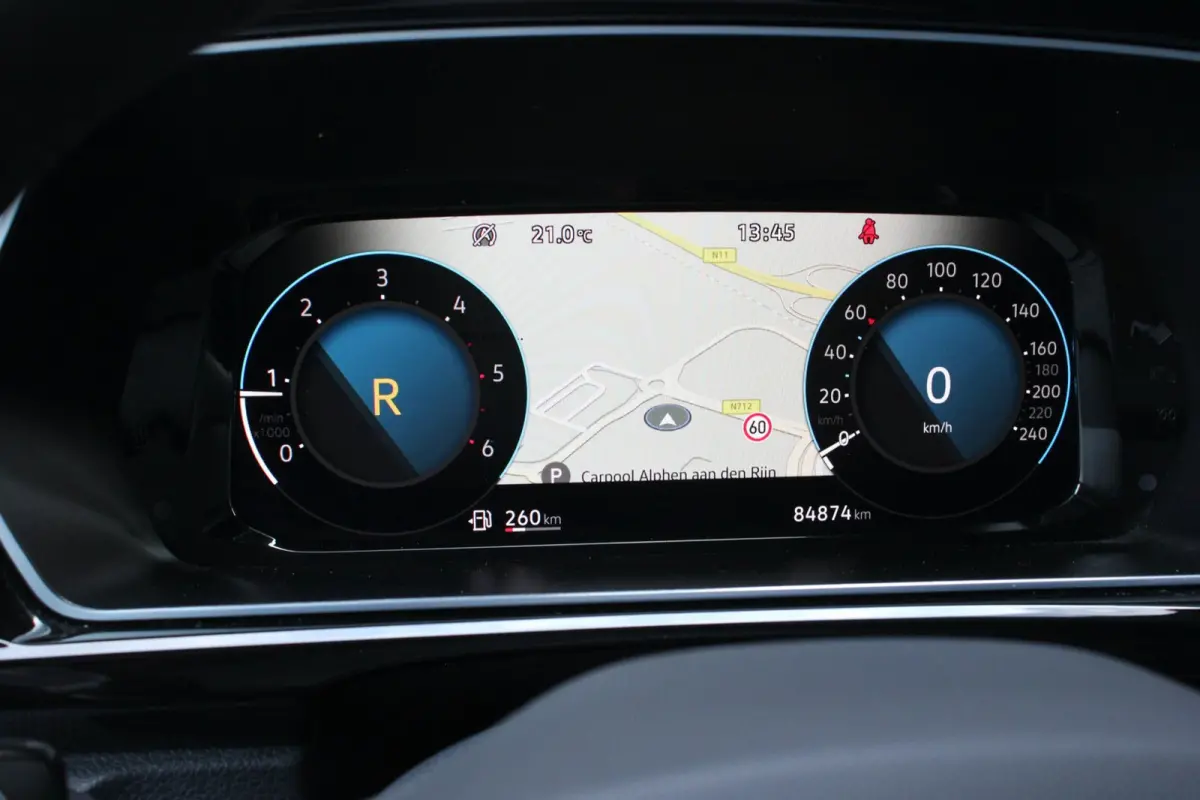 2.0 TDI 122PK DSG JB-EDITION / MAXTRON / SIDE- BARS / VERLAGING / ELEK- PAKKET / PDC / CAMERA / BLACK OPS