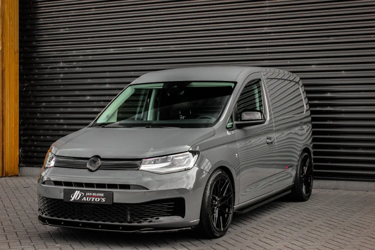 2.0 TDI 122PK DSG JB-EDITION / MAXTRON / SIDE- BARS / VERLAGING / ELEK- PAKKET / PDC / CAMERA / BLACK OPS