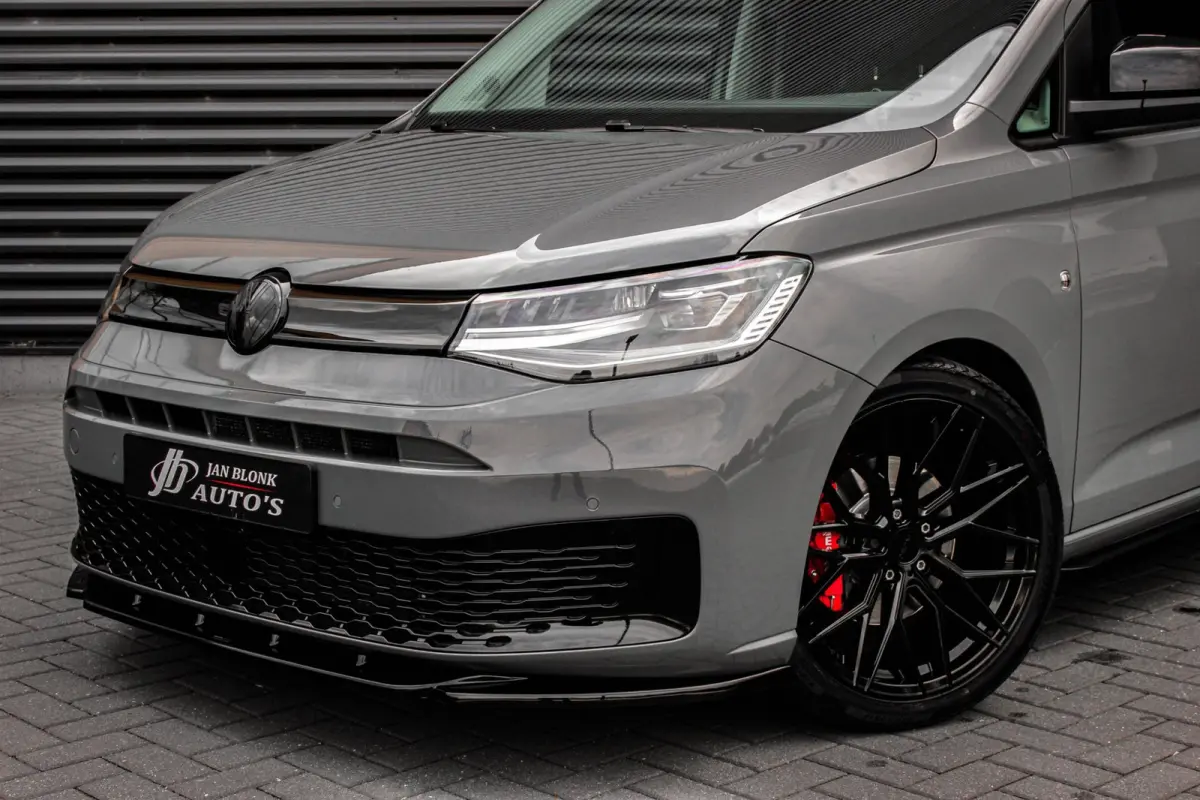 2.0 TDI 122PK DSG JB-EDITION / MAXTRON / SIDE- BARS / VERLAGING / ELEK- PAKKET / PDC / CAMERA / BLACK OPS