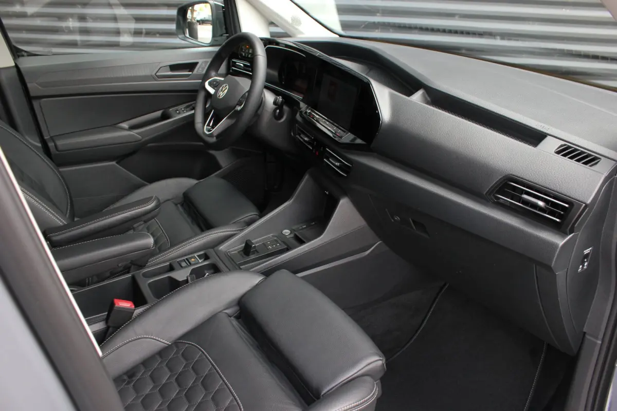 2.0 TDI 122PK DSG JB-EDITION / MAXTRON / SIDE- BARS / VERLAGING / ELEK- PAKKET / PDC / CAMERA / BLACK OPS