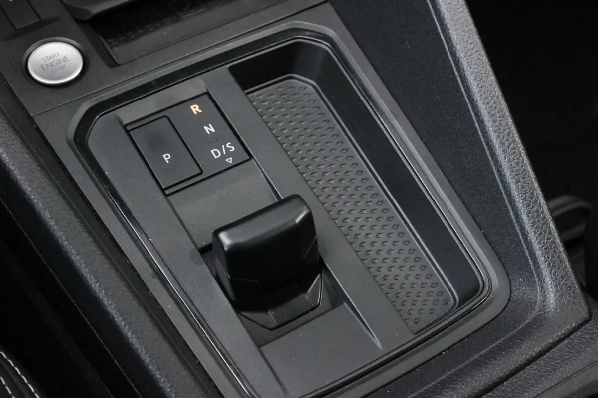 2.0 TDI 122PK DSG JB-EDITION / MAXTRON / SIDE- BARS / VERLAGING / ELEK- PAKKET / PDC / CAMERA / BLACK OPS