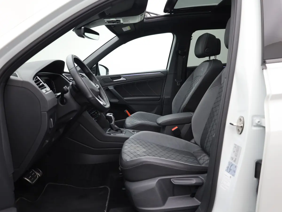 1.4 TSI eHybrid R-Line Business+ | 360 Camera | Panodak | 20'' | Keyless | Prijs Rijklaar!!
