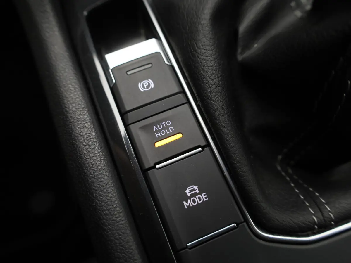 1.4 TSI eHybrid R-Line Business+ | 360 Camera | Panodak | 20'' | Keyless | Prijs Rijklaar!!