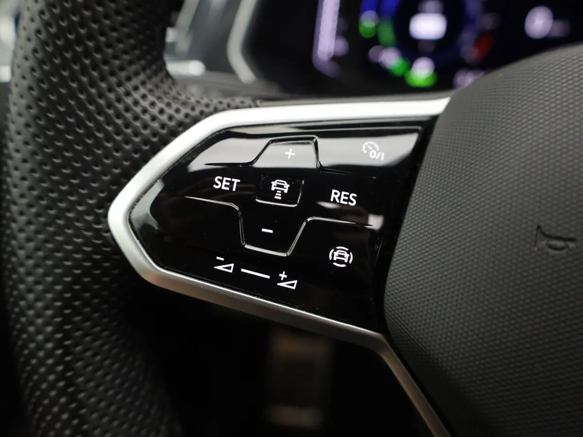 1.4 TSI eHybrid R-Line Business+ | 360 Camera | Panodak | 20'' | Keyless | Prijs Rijklaar!!