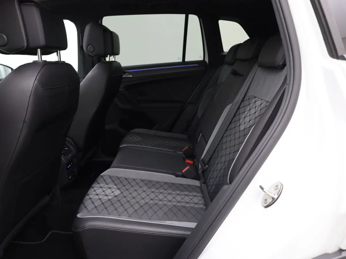 1.4 TSI eHybrid R-Line Business+ | 360 Camera | Panodak | 20'' | Keyless | Prijs Rijklaar!!