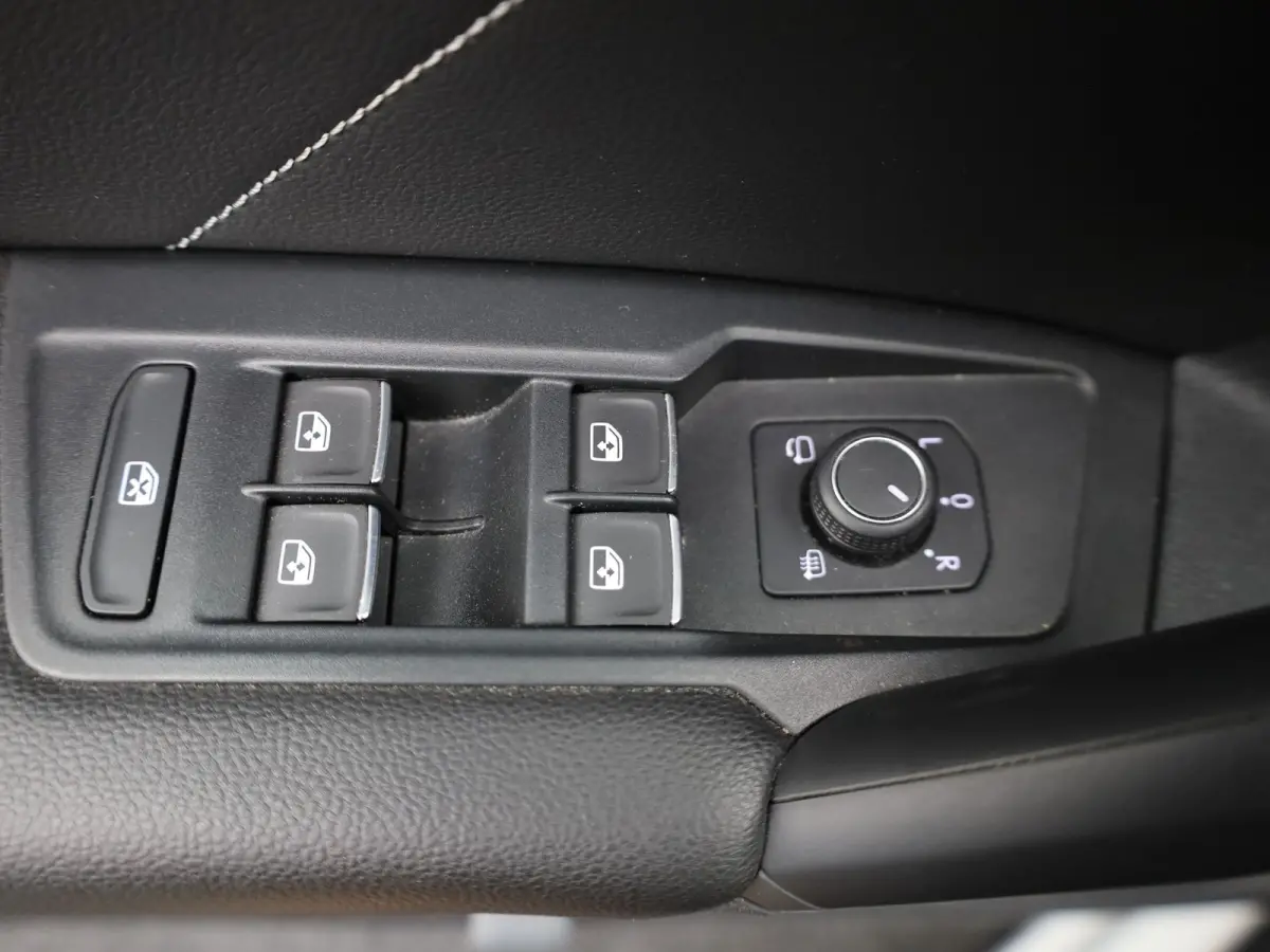 1.4 TSI eHybrid R-Line Business+ | 360 Camera | Panodak | 20'' | Keyless | Prijs Rijklaar!!