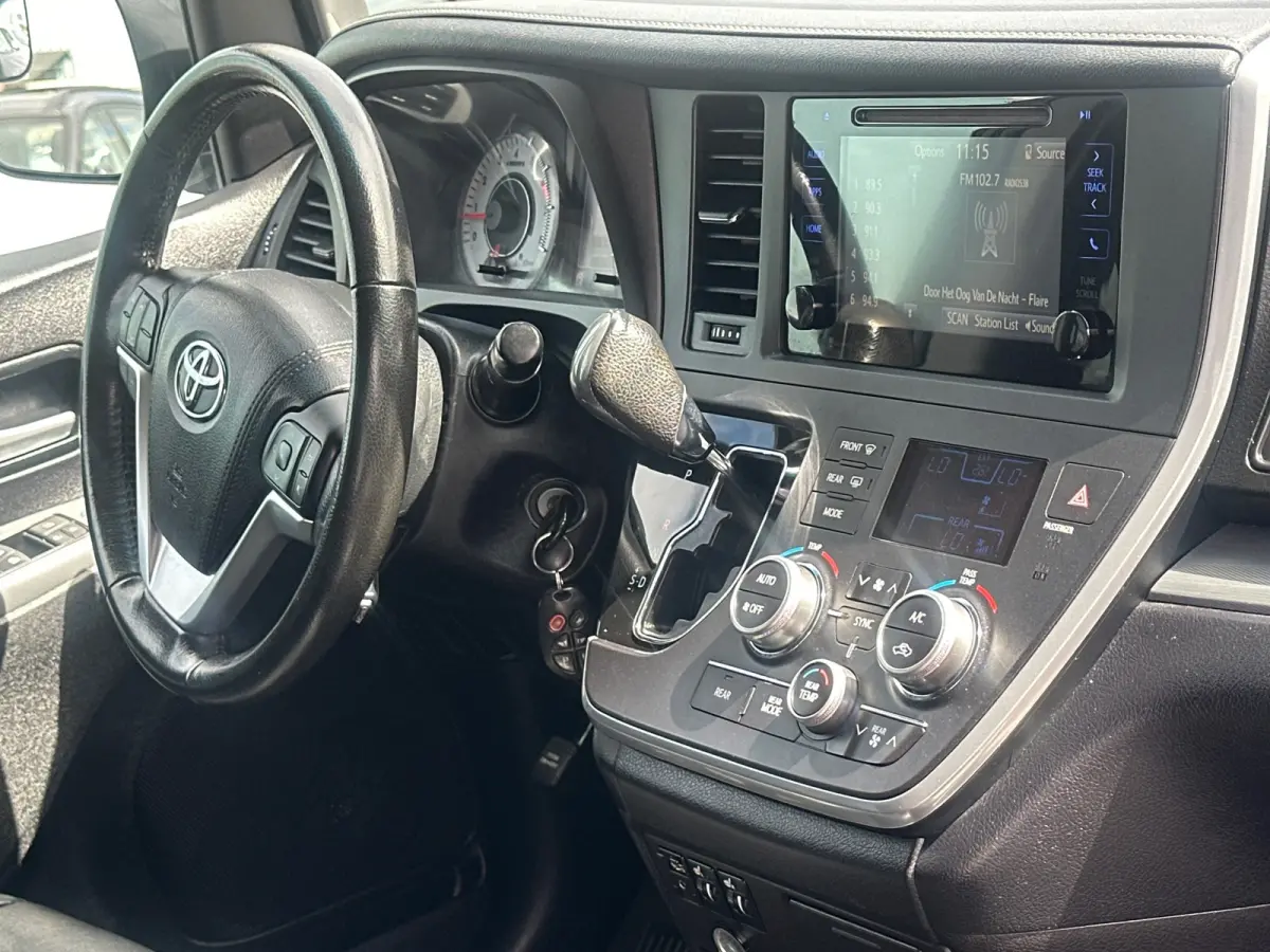 TOYOTA 3.5 V6 Automaat | 8zitter | Leder | Camra | Cruise | Nette auto