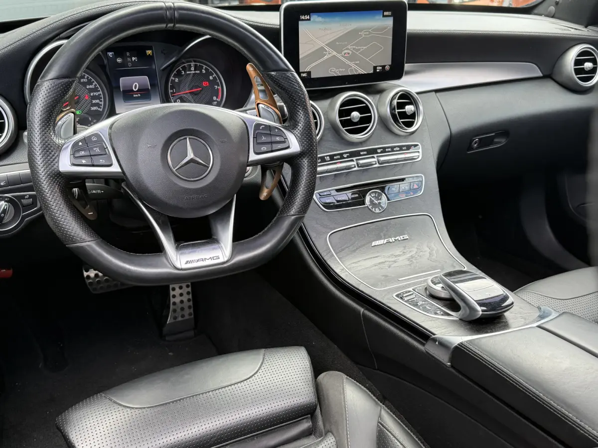 63-AMG BWJ 2017 | 476 PK | BURMESTER | PANO | ADAPT. CRUISE | AUTO PILOT | MULTIBEAM | HUD | MEMORY | DODE HOEK | VOL LEDER | CAM. | SPORTUITLAAT | VERLAAGD | STOELVERW. |