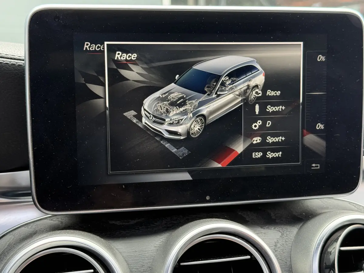 63-AMG BWJ 2017 | 476 PK | BURMESTER | PANO | ADAPT. CRUISE | AUTO PILOT | MULTIBEAM | HUD | MEMORY | DODE HOEK | VOL LEDER | CAM. | SPORTUITLAAT | VERLAAGD | STOELVERW. |