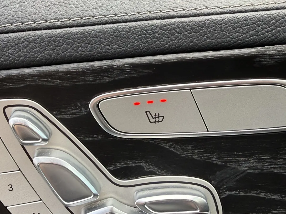 63-AMG BWJ 2017 | 476 PK | BURMESTER | PANO | ADAPT. CRUISE | AUTO PILOT | MULTIBEAM | HUD | MEMORY | DODE HOEK | VOL LEDER | CAM. | SPORTUITLAAT | VERLAAGD | STOELVERW. |