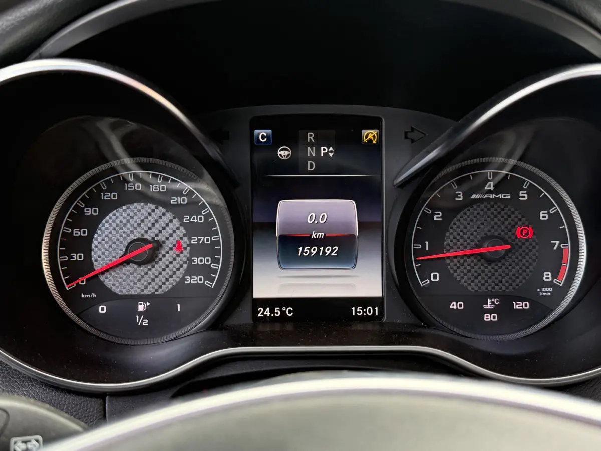 63-AMG BWJ 2017 | 476 PK | BURMESTER | PANO | ADAPT. CRUISE | AUTO PILOT | MULTIBEAM | HUD | MEMORY | DODE HOEK | VOL LEDER | CAM. | SPORTUITLAAT | VERLAAGD | STOELVERW. |