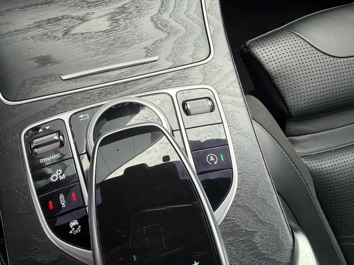 63-AMG BWJ 2017 | 476 PK | BURMESTER | PANO | ADAPT. CRUISE | AUTO PILOT | MULTIBEAM | HUD | MEMORY | DODE HOEK | VOL LEDER | CAM. | SPORTUITLAAT | VERLAAGD | STOELVERW. |