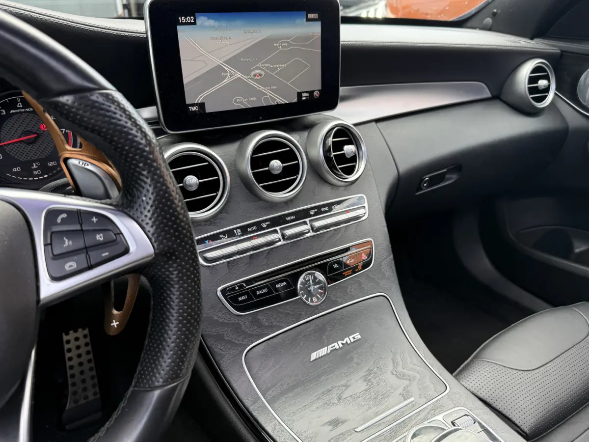 63-AMG BWJ 2017 | 476 PK | BURMESTER | PANO | ADAPT. CRUISE | AUTO PILOT | MULTIBEAM | HUD | MEMORY | DODE HOEK | VOL LEDER | CAM. | SPORTUITLAAT | VERLAAGD | STOELVERW. |