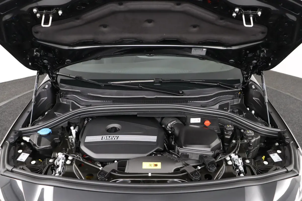 225e xDrive | SOH 100% | M Sportpakket | Harman-Kardon | Trekhaak | elektrisch glazen panorama-dak |