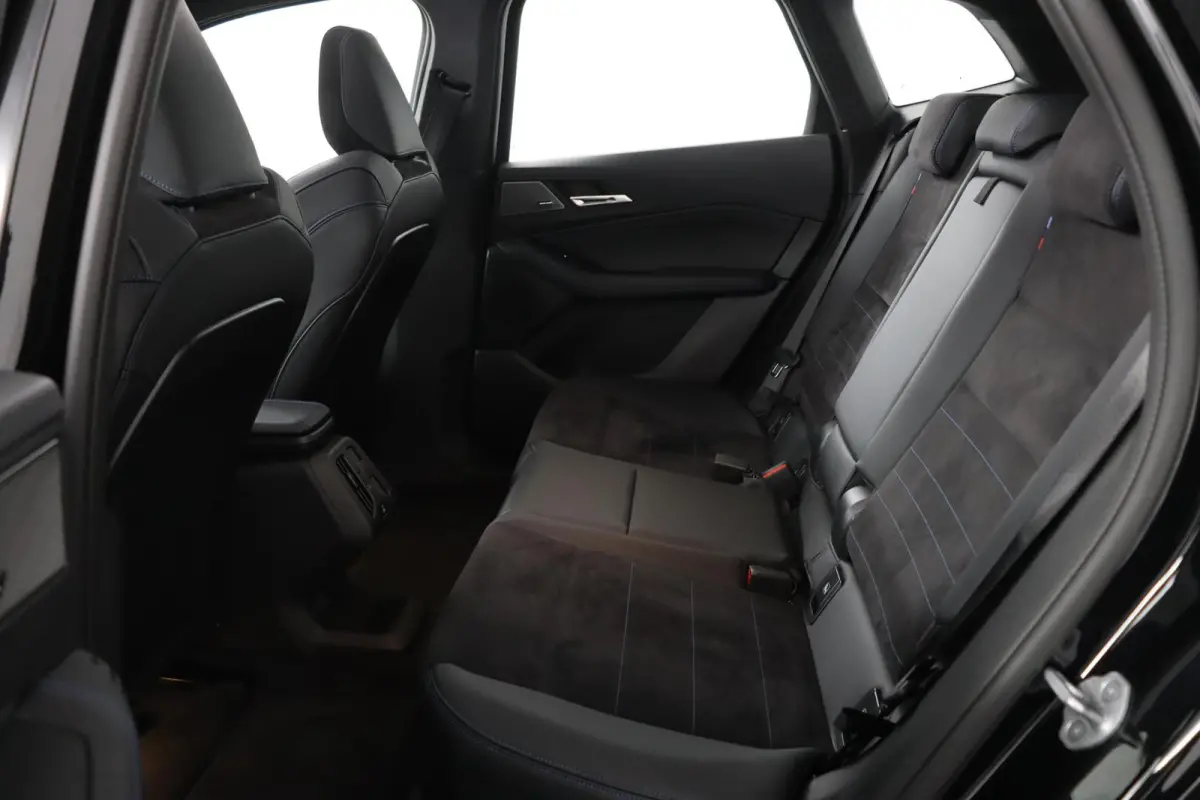 225e xDrive | SOH 100% | M Sportpakket | Harman-Kardon | Trekhaak | elektrisch glazen panorama-dak |