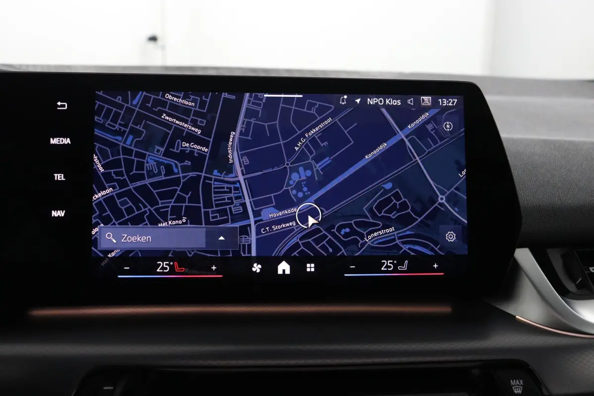 225e xDrive | SOH 100% | M Sportpakket | Harman-Kardon | Trekhaak | elektrisch glazen panorama-dak |