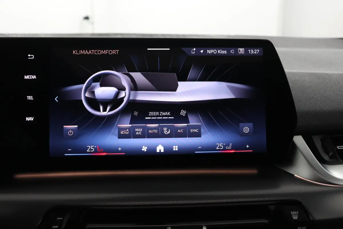 225e xDrive | SOH 100% | M Sportpakket | Harman-Kardon | Trekhaak | elektrisch glazen panorama-dak |