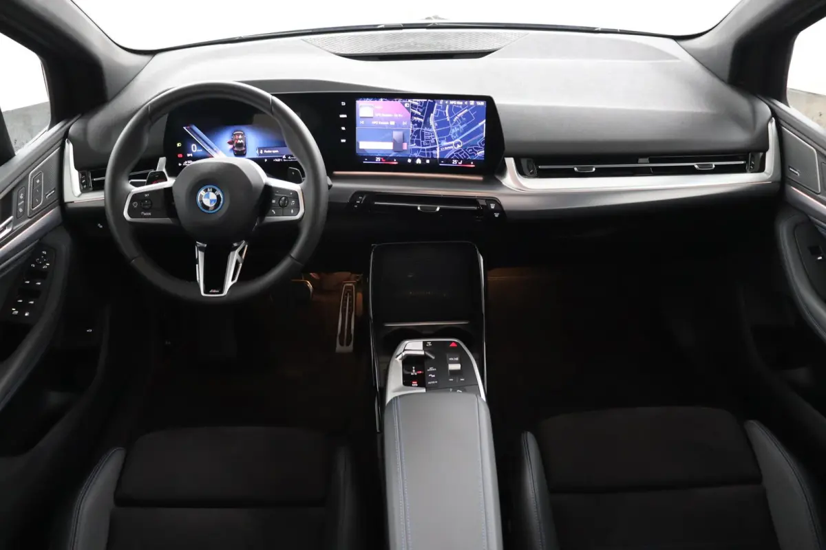 225e xDrive | SOH 100% | M Sportpakket | Harman-Kardon | Trekhaak | elektrisch glazen panorama-dak |