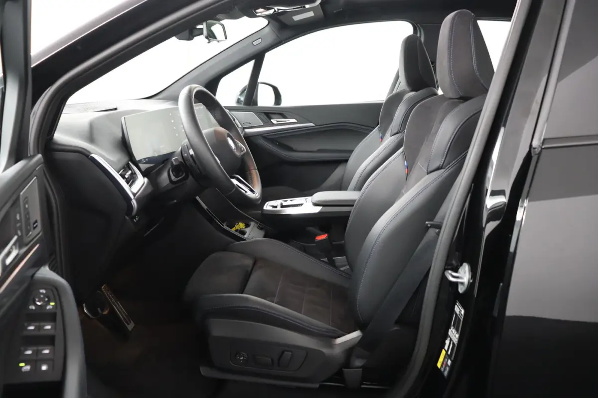 225e xDrive | SOH 100% | M Sportpakket | Harman-Kardon | Trekhaak | elektrisch glazen panorama-dak |