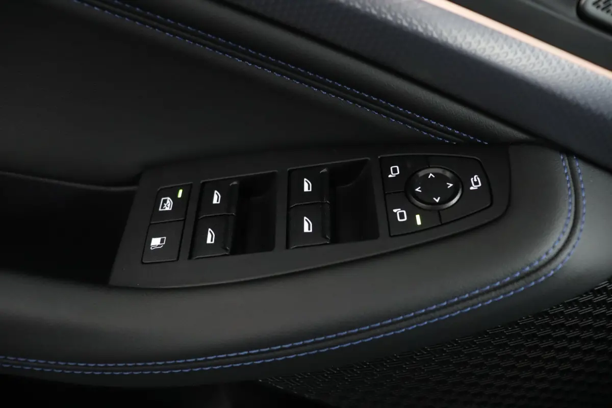 225e xDrive | SOH 100% | M Sportpakket | Harman-Kardon | Trekhaak | elektrisch glazen panorama-dak |