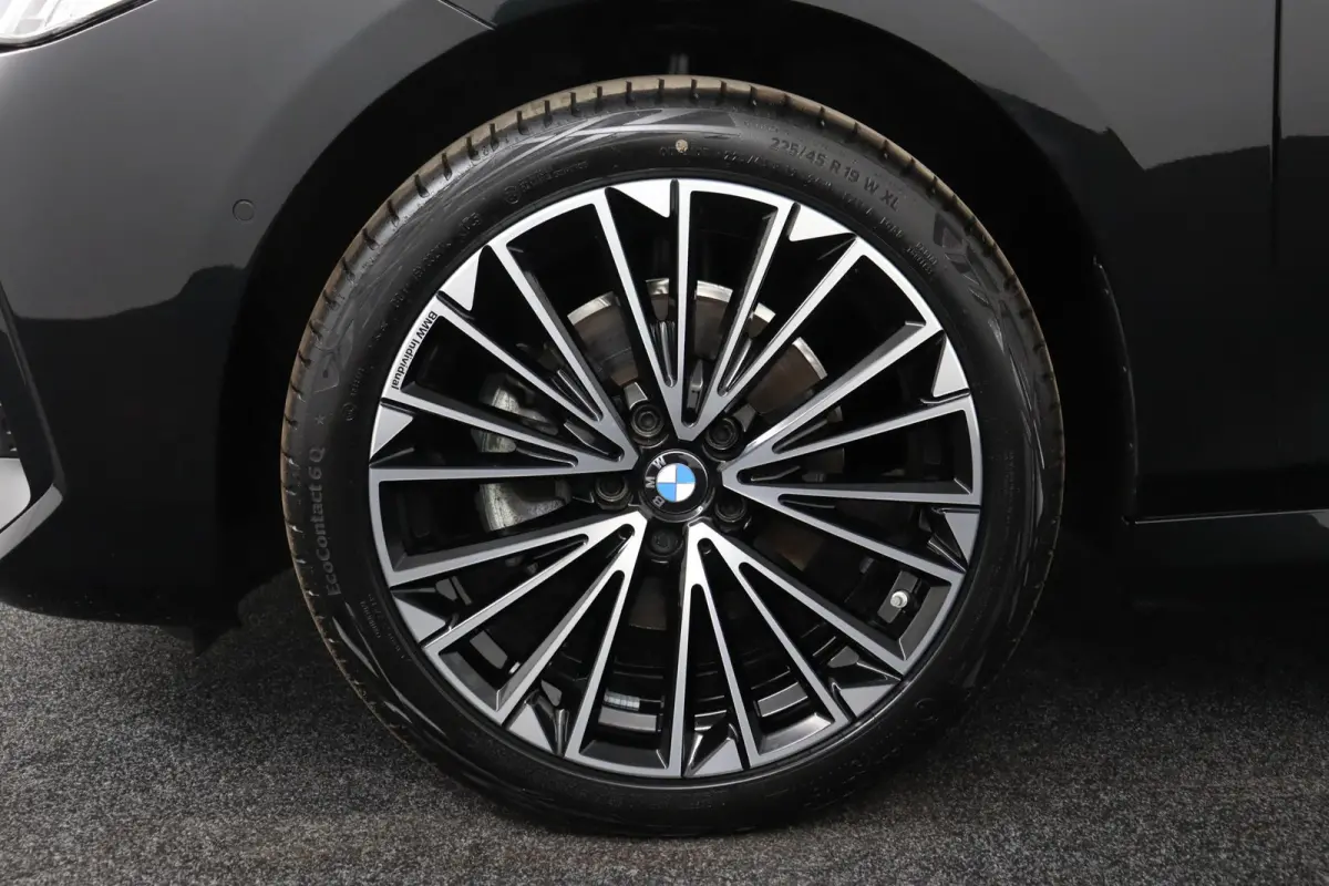 225e xDrive | SOH 100% | M Sportpakket | Harman-Kardon | Trekhaak | elektrisch glazen panorama-dak |
