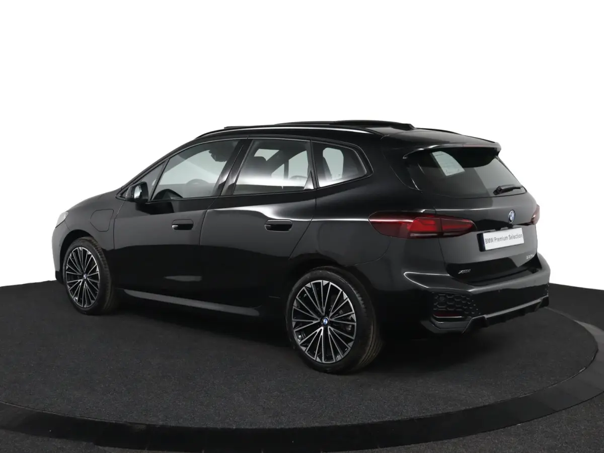 225e xDrive | SOH 100% | M Sportpakket | Harman-Kardon | Trekhaak | elektrisch glazen panorama-dak |