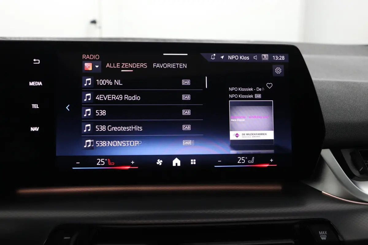 225e xDrive | SOH 100% | M Sportpakket | Harman-Kardon | Trekhaak | elektrisch glazen panorama-dak |