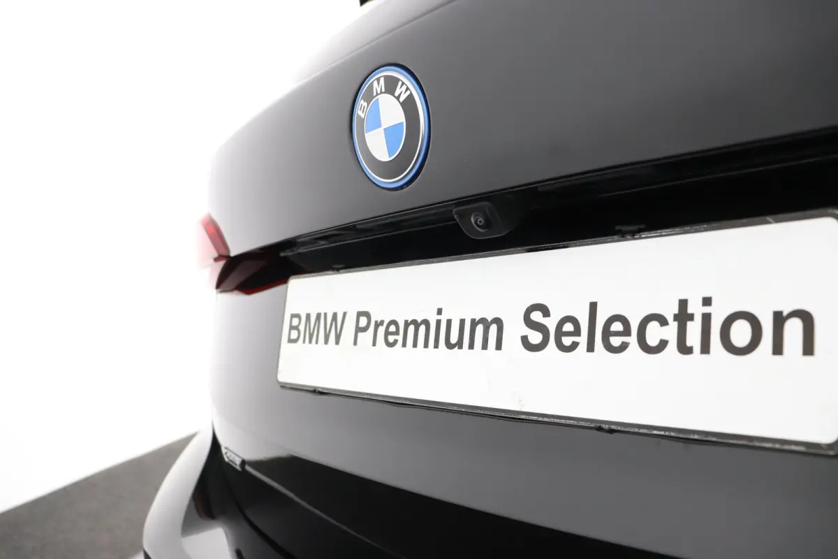225e xDrive | SOH 100% | M Sportpakket | Harman-Kardon | Trekhaak | elektrisch glazen panorama-dak |