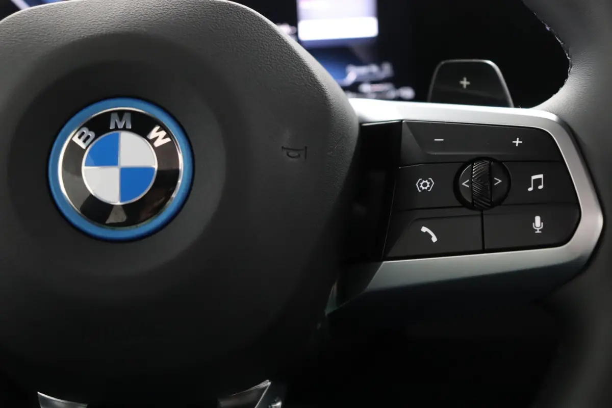 225e xDrive | SOH 100% | M Sportpakket | Harman-Kardon | Trekhaak | elektrisch glazen panorama-dak |