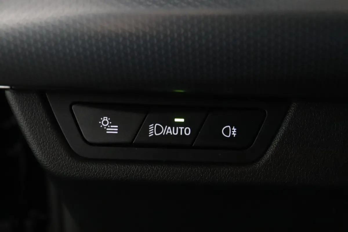 225e xDrive | SOH 100% | M Sportpakket | Harman-Kardon | Trekhaak | elektrisch glazen panorama-dak |