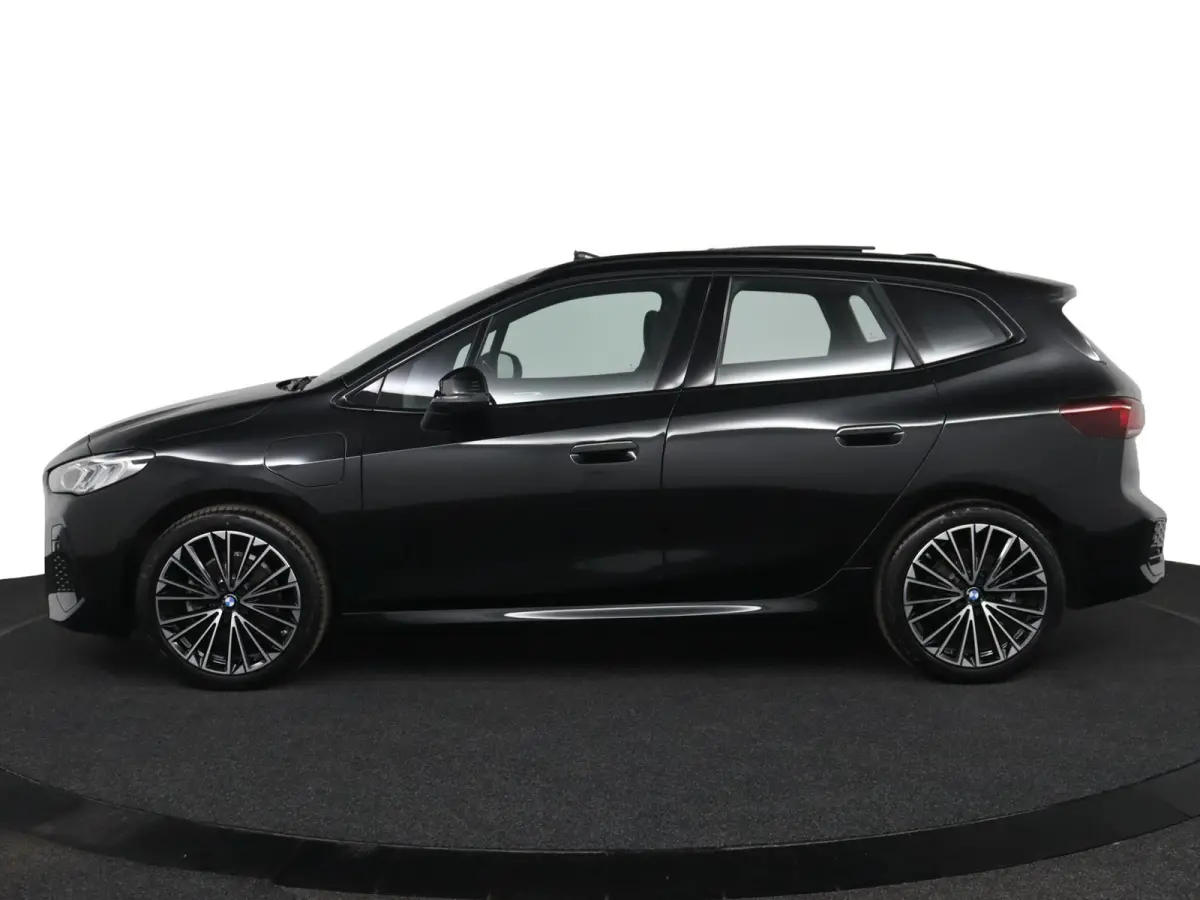 225e xDrive | SOH 100% | M Sportpakket | Harman-Kardon | Trekhaak | elektrisch glazen panorama-dak |
