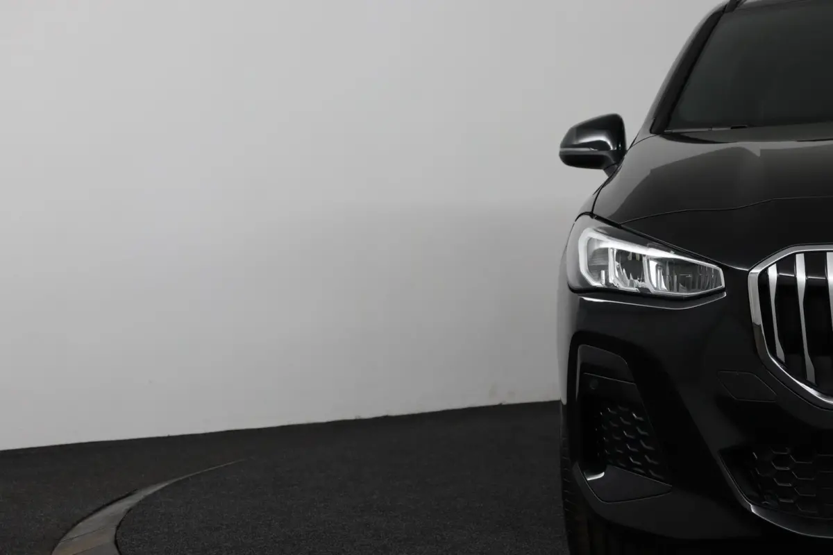 225e xDrive | SOH 100% | M Sportpakket | Harman-Kardon | Trekhaak | elektrisch glazen panorama-dak |
