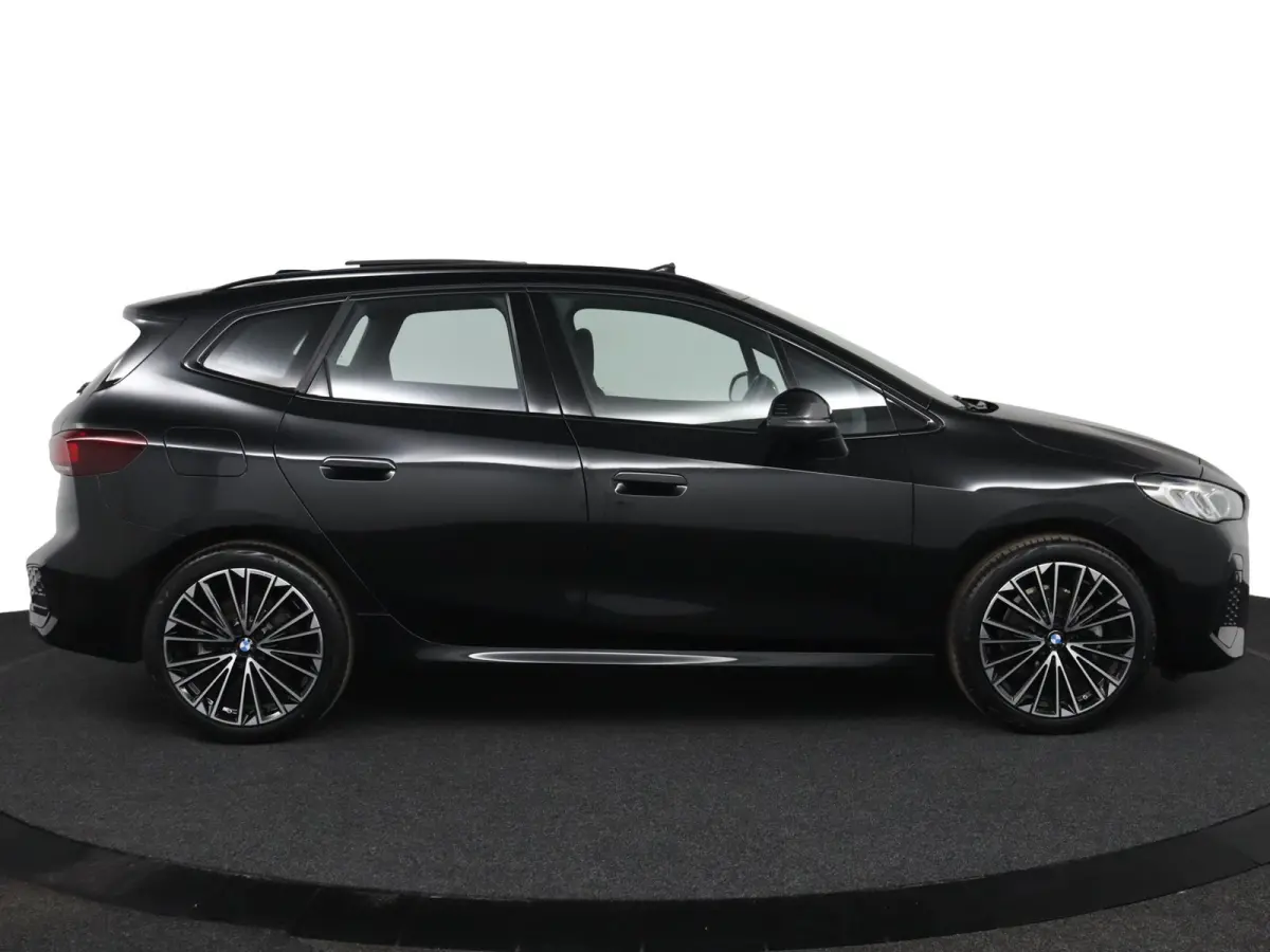 225e xDrive | SOH 100% | M Sportpakket | Harman-Kardon | Trekhaak | elektrisch glazen panorama-dak |