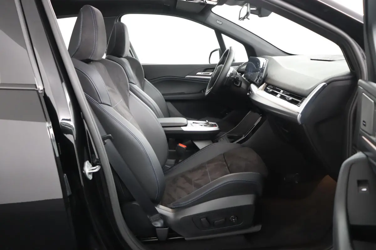 225e xDrive | SOH 100% | M Sportpakket | Harman-Kardon | Trekhaak | elektrisch glazen panorama-dak |