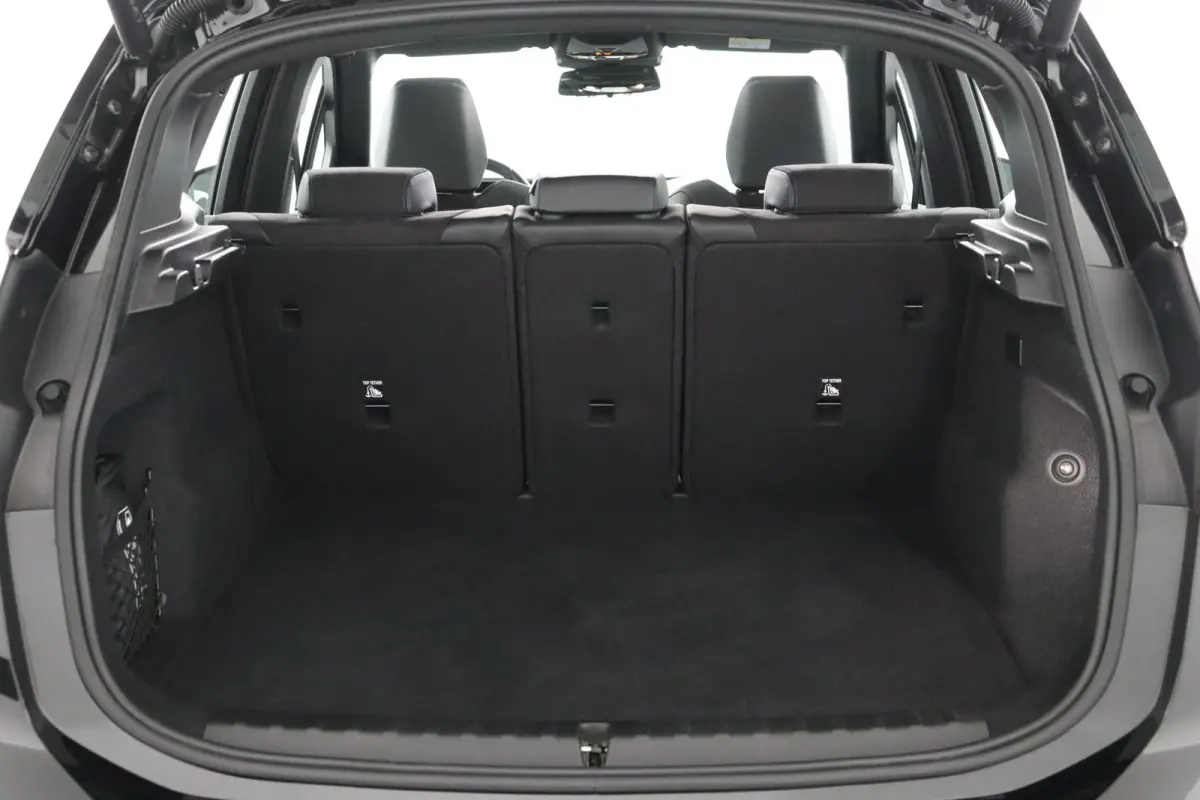 225e xDrive | SOH 100% | M Sportpakket | Harman-Kardon | Trekhaak | elektrisch glazen panorama-dak |