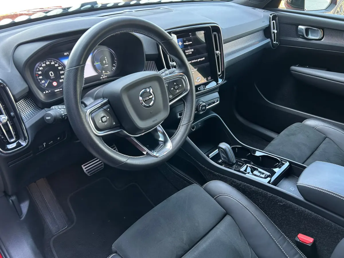 1.5 T4 R-Design Expression | Camera | Trekhaak | Apple Carplay | Keyless |