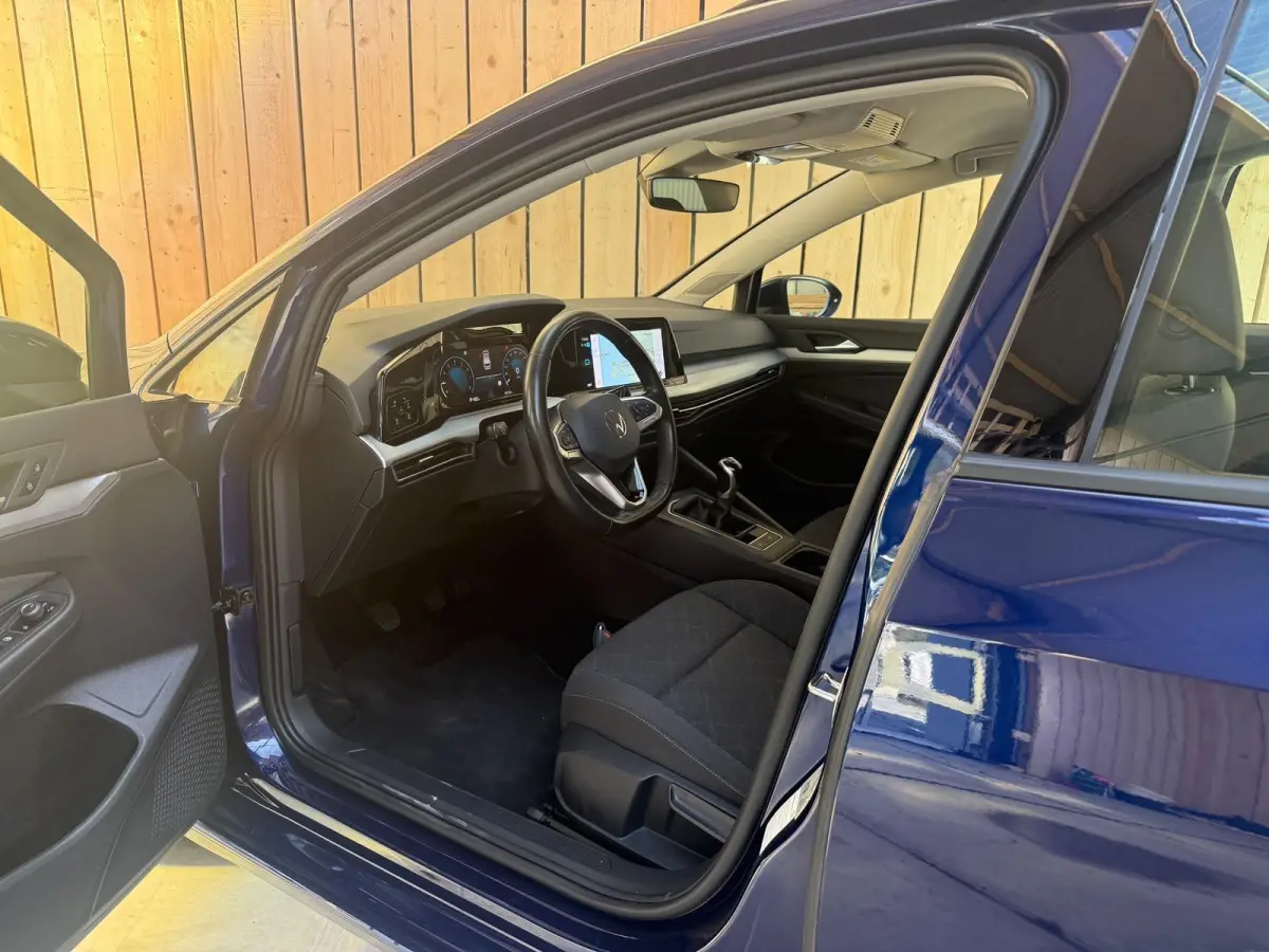 1.0 TSI Life Achteruitrijcamera | Apple CarPlay/Android Auto | Adaptieve cruise control | Climate control | LED verlichting | Navigatiesysteem | Parkeersensoren voor en achter