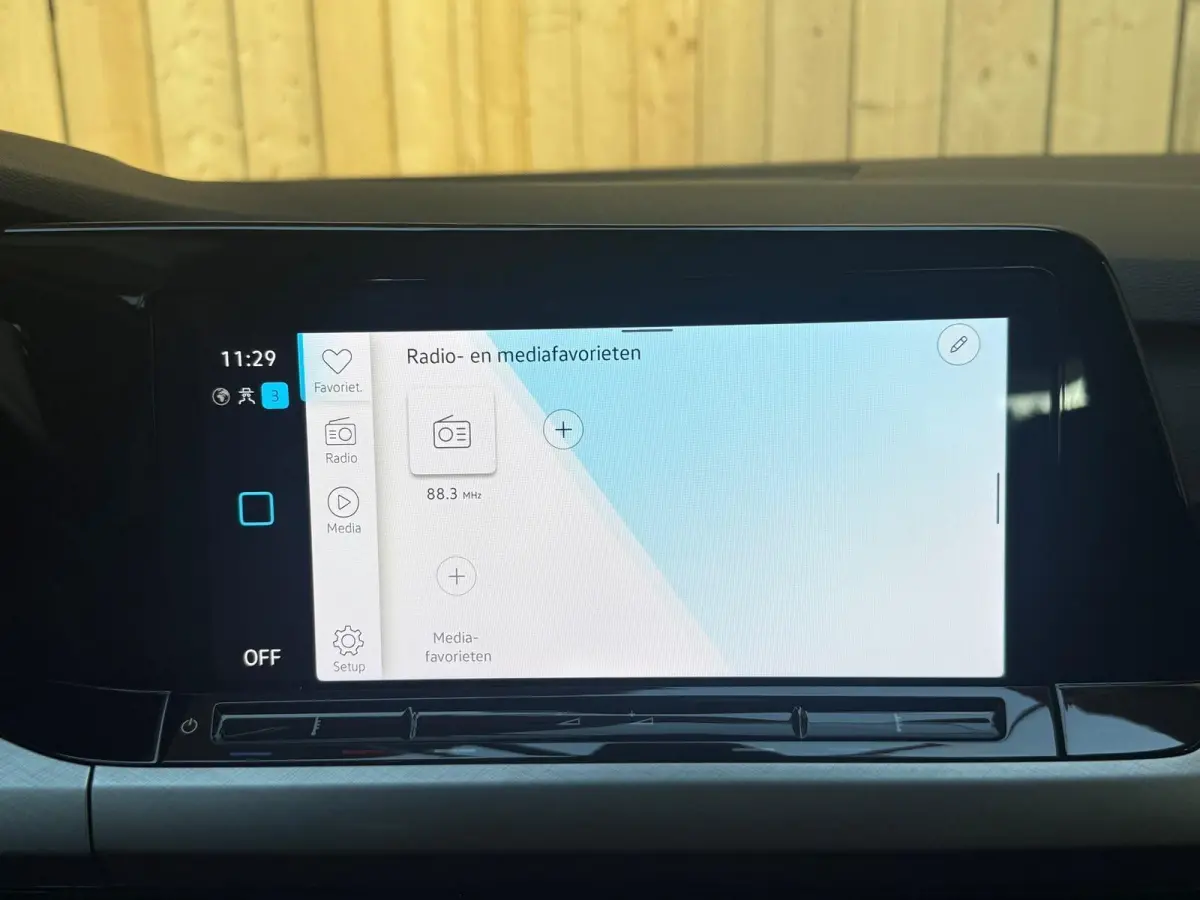 1.0 TSI Life Achteruitrijcamera | Apple CarPlay/Android Auto | Adaptieve cruise control | Climate control | LED verlichting | Navigatiesysteem | Parkeersensoren voor en achter