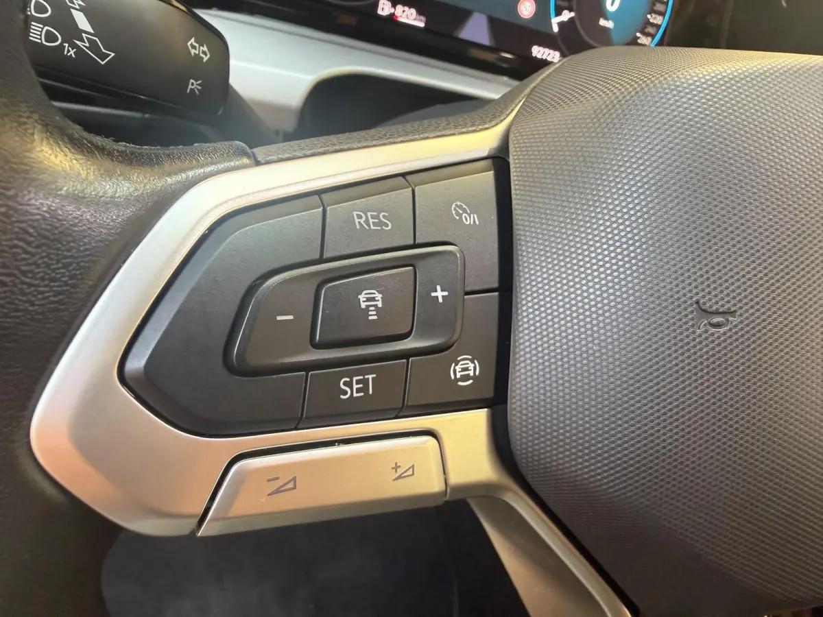 1.0 TSI Life Achteruitrijcamera | Apple CarPlay/Android Auto | Adaptieve cruise control | Climate control | LED verlichting | Navigatiesysteem | Parkeersensoren voor en achter