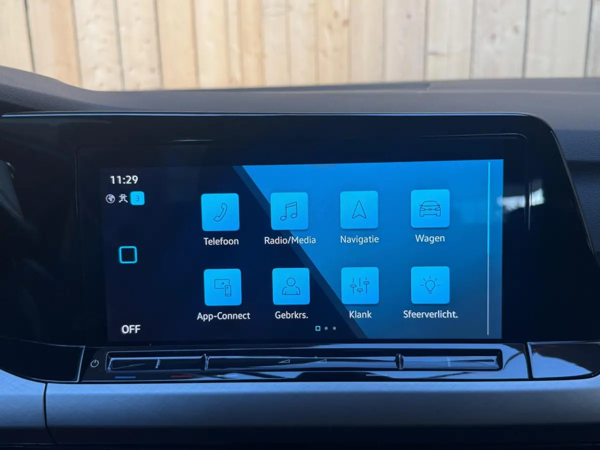 1.0 TSI Life Achteruitrijcamera | Apple CarPlay/Android Auto | Adaptieve cruise control | Climate control | LED verlichting | Navigatiesysteem | Parkeersensoren voor en achter