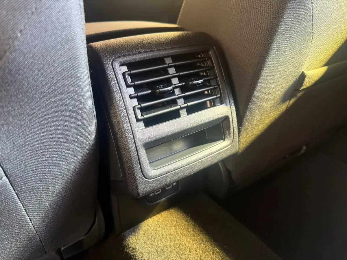 1.0 TSI Life Achteruitrijcamera | Apple CarPlay/Android Auto | Adaptieve cruise control | Climate control | LED verlichting | Navigatiesysteem | Parkeersensoren voor en achter