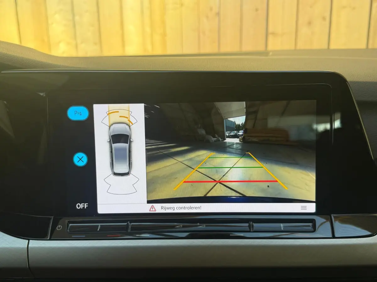 1.0 TSI Life Achteruitrijcamera | Apple CarPlay/Android Auto | Adaptieve cruise control | Climate control | LED verlichting | Navigatiesysteem | Parkeersensoren voor en achter
