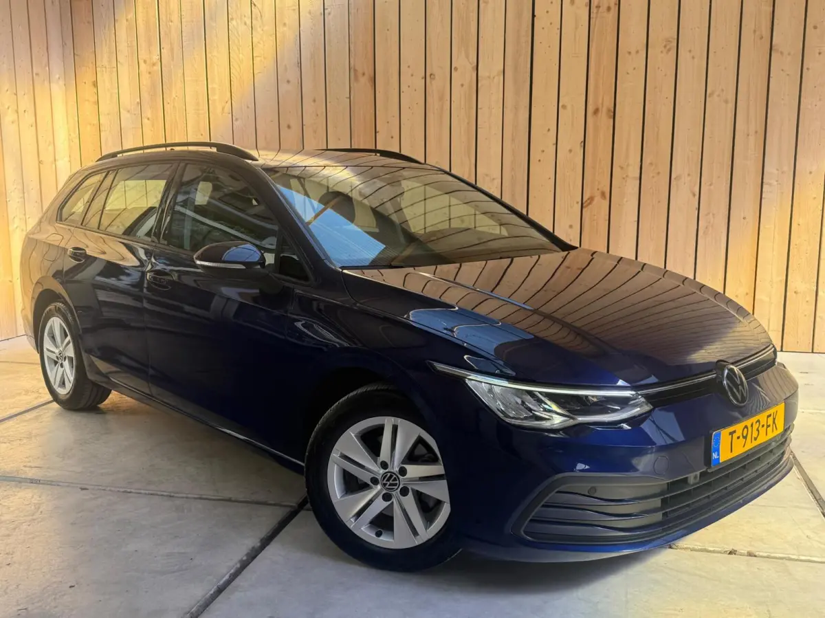 1.0 TSI Life Achteruitrijcamera | Apple CarPlay/Android Auto | Adaptieve cruise control | Climate control | LED verlichting | Navigatiesysteem | Parkeersensoren voor en achter