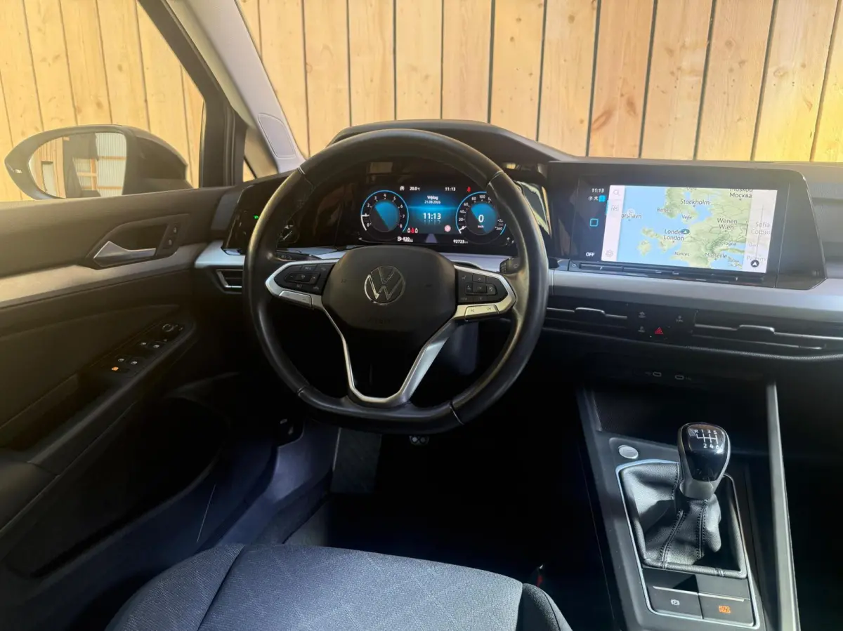 1.0 TSI Life Achteruitrijcamera | Apple CarPlay/Android Auto | Adaptieve cruise control | Climate control | LED verlichting | Navigatiesysteem | Parkeersensoren voor en achter