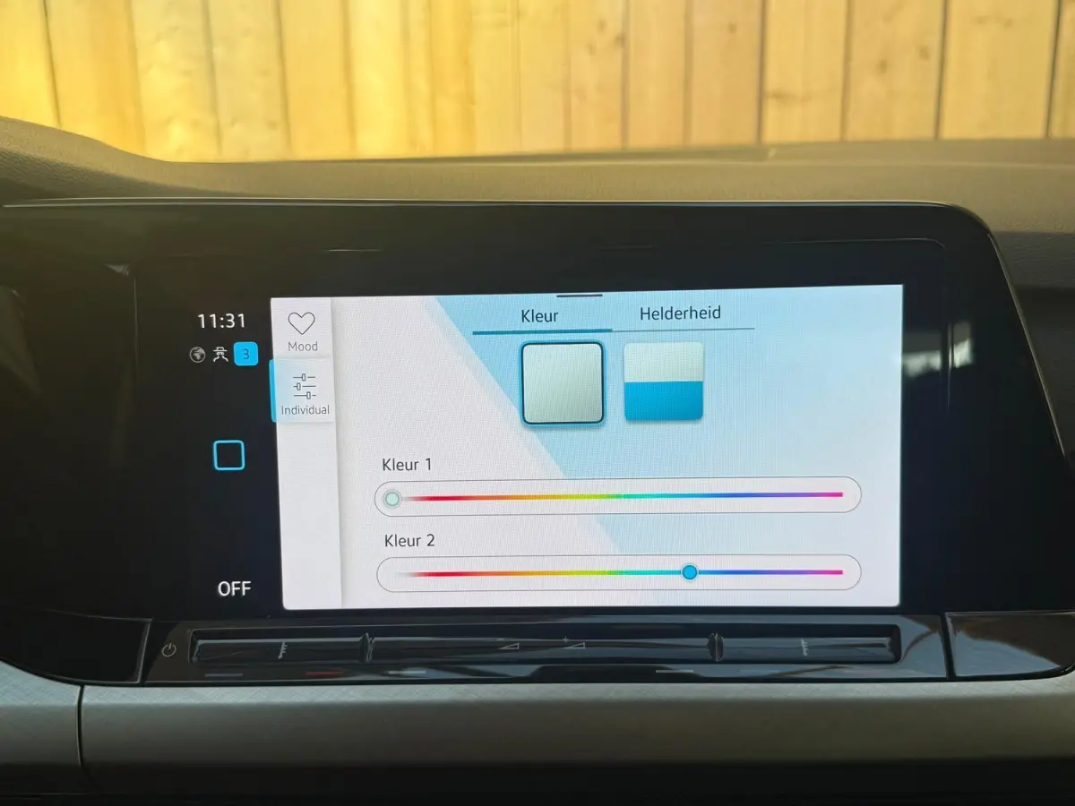 1.0 TSI Life Achteruitrijcamera | Apple CarPlay/Android Auto | Adaptieve cruise control | Climate control | LED verlichting | Navigatiesysteem | Parkeersensoren voor en achter