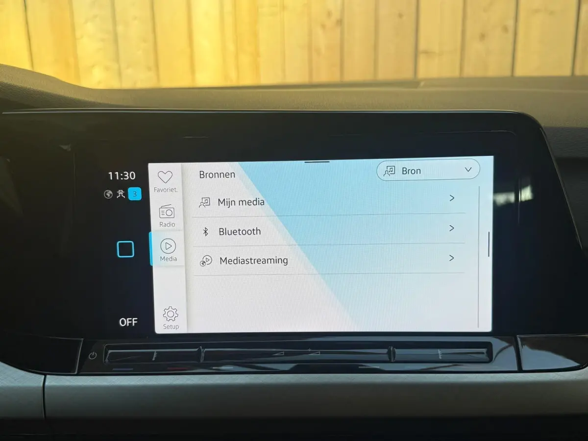 1.0 TSI Life Achteruitrijcamera | Apple CarPlay/Android Auto | Adaptieve cruise control | Climate control | LED verlichting | Navigatiesysteem | Parkeersensoren voor en achter