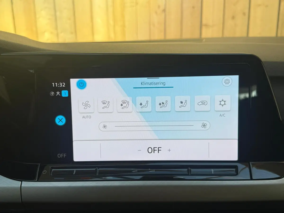 1.0 TSI Life Achteruitrijcamera | Apple CarPlay/Android Auto | Adaptieve cruise control | Climate control | LED verlichting | Navigatiesysteem | Parkeersensoren voor en achter