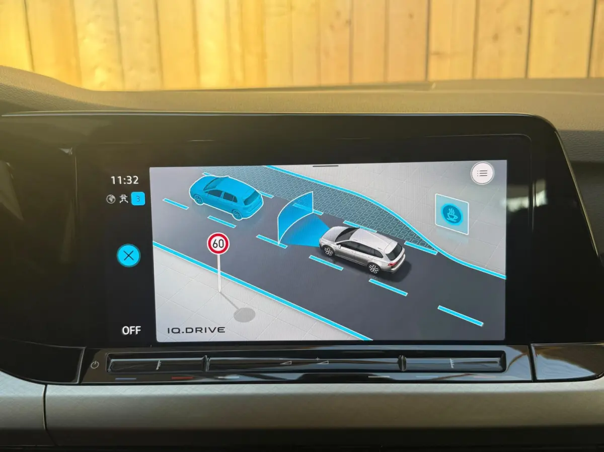 1.0 TSI Life Achteruitrijcamera | Apple CarPlay/Android Auto | Adaptieve cruise control | Climate control | LED verlichting | Navigatiesysteem | Parkeersensoren voor en achter