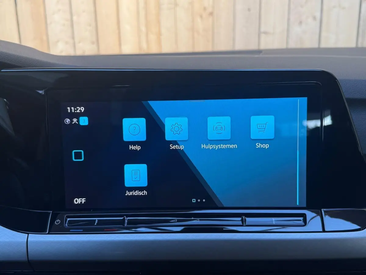1.0 TSI Life Achteruitrijcamera | Apple CarPlay/Android Auto | Adaptieve cruise control | Climate control | LED verlichting | Navigatiesysteem | Parkeersensoren voor en achter