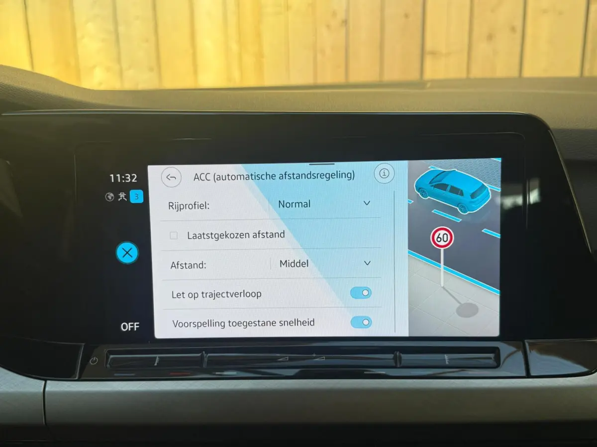 1.0 TSI Life Achteruitrijcamera | Apple CarPlay/Android Auto | Adaptieve cruise control | Climate control | LED verlichting | Navigatiesysteem | Parkeersensoren voor en achter